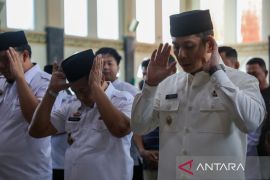 Bupati Lampung Selatan shalat ghaib untuk korban kecelakaan kereta