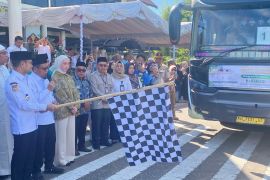 Wali Kota Palangka Raya lepas keberangkatan 192 jamaah calon haji