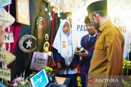 Pentas Kreativitas Pelajar Warnai Hardiknas 2026 di Padang Panjang
