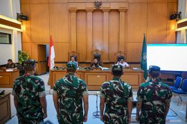 Empat personel TNI didakwa siram Andrie Yunus untuk beri "efek jera"
