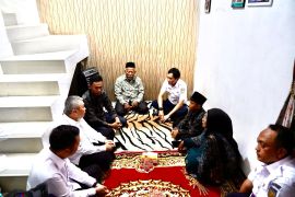 Menhub dan Dirut KAI Takziah ke Rumah Duka Korban Bekasi Timur, Pastikan Investigasi Menyeluruh