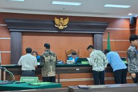 Sidang gugatan kepada Dirut RSUP Kandou masuk pembuktian surat