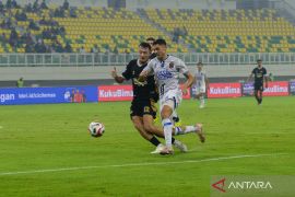 Dewa United kalahkan Persijap Jepara melalui penalti Alex Martins