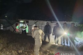 BPBD Cianjur: Dua KK harus diungsikan karena terancam longsor