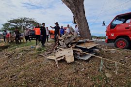 30 ton limbah kayu di Waduk Pusong Aceh diangkut demi mitigasi banjir