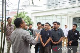 Puluhan petugas Kebun Raya Bogor dilatih kelola sampah terpadu