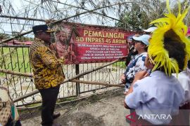Pemkab Manokwari: Pembayaran hak ulayat lahan SD 45 Arowi bertahap