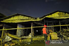 Kebakaran landa ratusan kios Pasar Kanjengan Semarang