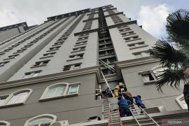 Apartemen Mediterania di Jakbar terbakar, korban yang terjebak dievakuasi