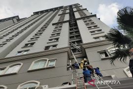 Apartemen Mediterania di Jakbar terbakar, korban terjebak dievakuasi