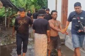 Dua maling HP dan laptop asal Semaya diborgol polisi