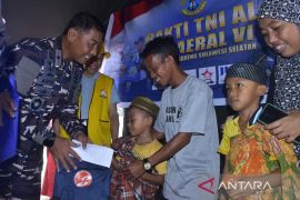TNI AL bersama dokter gigi gelar baksos di Pulau Kodingareng