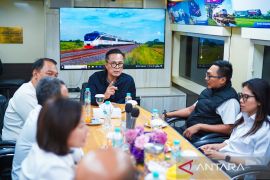 Kepala BP BUMN pastikan layanan kereta api aman dan nyaman
