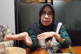 Mitra Bulog menjual Minyakita di pasar sesuai HET