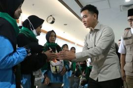 VP Gibran ensures smooth hajj pilgrim departure from Surabaya