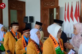 450 Calon Haji asal Madiun berangkat ke Asrama Haji Surabaya