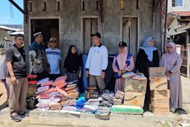 Penyintas puting beliung Lhokseumawe terima bantuan masa panik