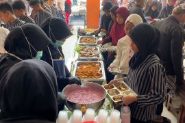 Uji coba MBG prasmanan di MIN 2 Kota Malang disambut antusias siswa