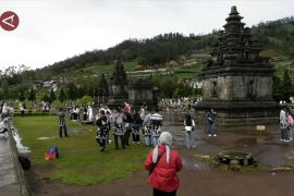 Candi hindu tertua di Jawa jadi magnet wisatawan kunjungi Dieng