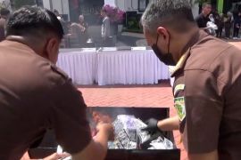 Kejari Ngawi musnahkan berbagai barang bukti dari 41 kasus kejahatan