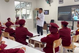 Mensos tinjau pelaksanaan sekolah Rakyat di Sigi