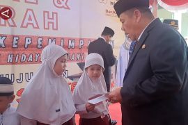 Pemprov Babel salurkan sembilan jenis bantuan bagi masyarakat