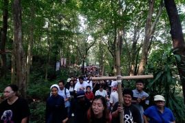 Ratusan umat Katolik ikuti jalan salib di Gunung Gandul Wonogiri