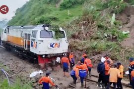 KA Ciremai terhambat longsoran di Sasaksaat, perjalanan dibatalkan