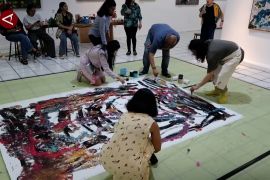 ​Sensasi melukis bareng seniman di pameran 'Seen The Unseen'