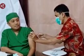 Tangani KLB campak, Sulteng mulai berikan vaksin MR untuk nakes