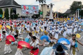 Sebanyak 1.700 peserta ramaikan Solo Menari 2026 di kawasan Titik Nol