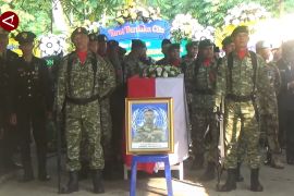 Ribuan warga lepas jenazah Kopda Anumerta Farizal menuju TMP Giripeni