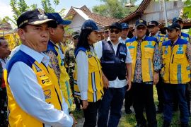 Wamen PU tinjau jebolnya Bendung Kedungrejo di Madiun