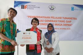 IIF beri bantuan pendidikan bagi pelajar tunanetra di Jakarta