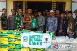 Bupati Sarolangun tinjau sejumlah titik terdampak banjir dan percepat salurkan bantuan