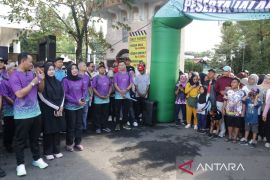 Jalan sehat, cara ribuan buruh di Purbalingga rayakan May Day