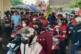 Seribu lebih buruh gelar aksi May Day di Gedung DPRD Sumsel