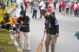 May Day, buruh Kota Magelang gelar aksi bersih-bersih lingkungan