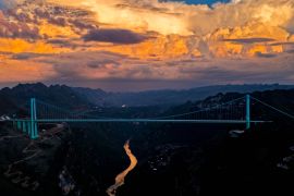 Jembatan Ngarai Besar Huajiang dinobatkan jadi yang tertinggi di dunia