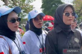 Buruh wanita asal Cirebon suarakan aspirasi dalam May Day di Monas