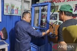 Legislator Samarinda serahkan mesin bank sampah guna dorong ekonomi sirkular,