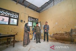 Mendikdasmen tinjau sekolah roboh di Bangkalan