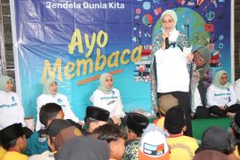 Rustini Muhaimin nyalakan semangat membaca di Ranupani Lumajang