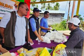 Pemkab Natuna &amp; Bulog gelar gerakan pangan murah di pulau penyangga