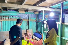 Pemkot Makassar renovasi hunian layak bagi pasangan lansia di Panaikang