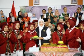 Gubernur Khofifah rayakan Hardiknas bersama siswa Sekolah Rakyat Mojokerto