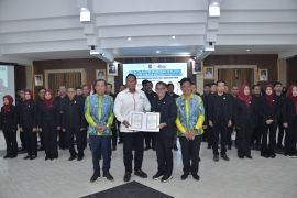 Bupati HSS harapkan kepengurusan KONi bawa semangat dan inovasi baru