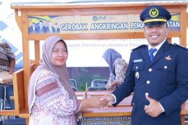 Rutan Kraksaan salurkan gerobak untuk kemandirian keluarga WBP