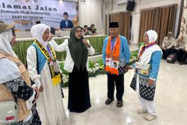 Anggota Komisi XIII DPR melepas pemberangkatan JCH kloter 16