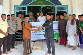 Peringati Hari Buruh, Pegadaian salurkan bantuan untuk Masjid di Ambalawi